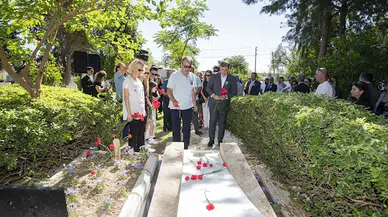 Ahmet Piriştina ölümünün 20'nci yılında kabri başında anıldı