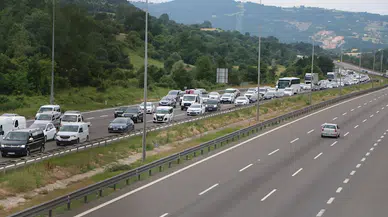 Anadolu Otoyolu'nda ulaşım durma noktasına geldi