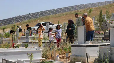 Malatya'da şehitlik ve mezarlıklarda ziyaretçi yoğunluğu