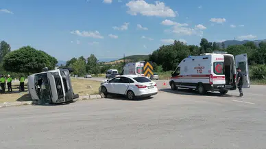 Tokat'ta otomobil ile minibüsün çarpıştığı kazada 18 kişi yaralandı
