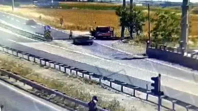 TEKİRDAĞ Kara yolundaki olukları temizleyen işçi, otomobil çarpmasıyla öldü (VİDEO EKLENDİ)