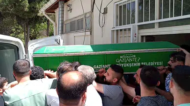 Yurt dışına gideceğini söyledikten sonra 4 arkadaşını öldürüp, intihar etmiş