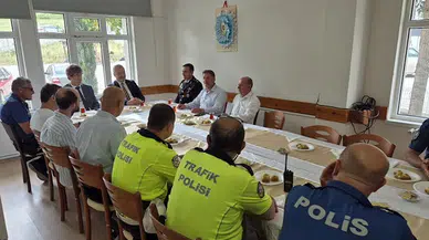 19 Mayıs'ta Kaymakam Civelek ve Belediye Başkanı Topaloğlu'ndan bayram ziyaretleri