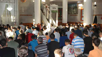 Kayseri’de bayram namazında camiler doldu