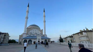Sakarya, Düzce ve Karabük'te bayram namazı kılındı