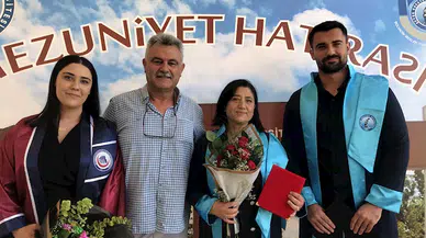 Anne ve ikizleri üniversiteden aynı gün mezun oldu