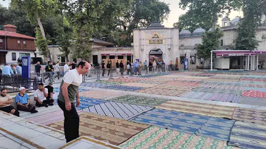 Eyüpsultan ve Çamlıca Camii'nde Kurban Bayramı namazı kılındı