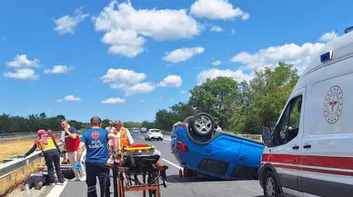 TEM'de otomobil devrildi: 1'i çocuk 5 yaralı 
