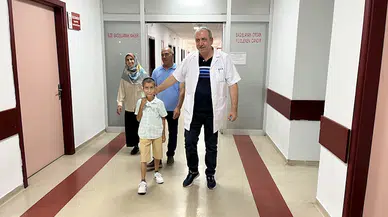 Durumu ağırlaşan Emre, babasının böbreğiyle hayata tutundu: Gerekirse diğerini de veririm