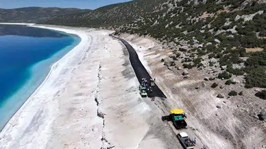 Salda Gölü'ndeki yola asfalt tepkisi