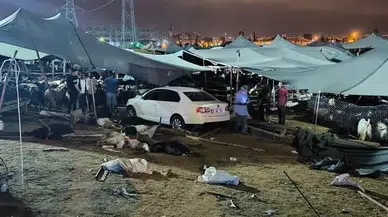 Mersin'de otomobil hayvan pazarına girdi: 2'si ağır 8 yaralı, 7 kurbanlık öldü