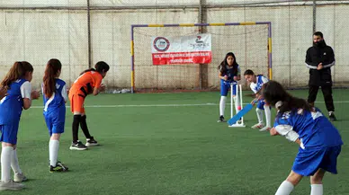 Mor Menekşeler'in Türkiye şampiyonu kriket takımı, milli takım seçmelerine hazırlanıyor