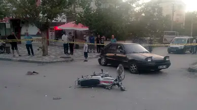 Motosiklet otomobille çarpıştı: 2 yaralı