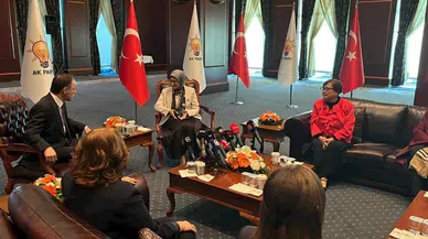 Siyasi partiler bayramlaştı