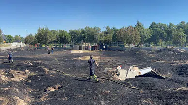 Sokak hayvanları besleme alanında yangın; 30 kulübe yandı