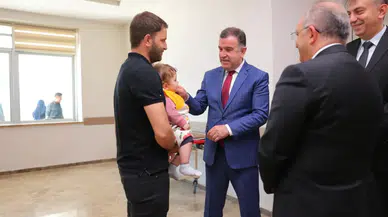 Bayburt Valisi Eldivan, Hastane Çalışanlarını Bayramda Yalnız Bırakmadı