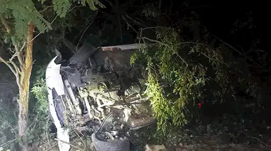 Otomobille minibüs çarpıştı: 2’si çocuk, 15 yaralı