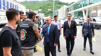 Vali Ünsal’dan Sarp Sınır Kapısı’nda Bayramlaşma