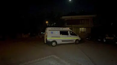 Balkonda oturan kadını tabancayla omzundan vurdular