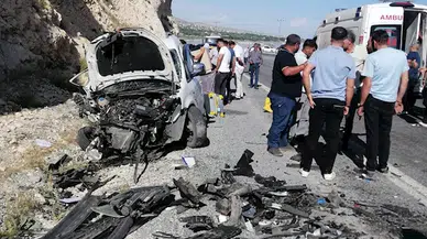 Bitlis'te otomobil ile hafif ticari araç çarpıştı; belde başkanı öldü, 10 yaralı