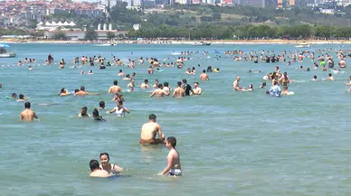 İstanbul- Büyükçekmece ve Menekşe Plajı'nda bayram yoğunluğu