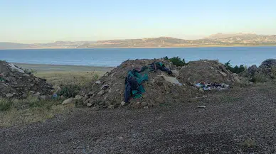 Burdur Gölü kenarına hafriyat ve atık döküldü