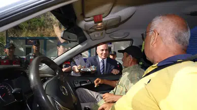 Artvin Valisi Cengiz Ünsal’dan Bayramda Jandarma ve Polis Denetim Noktalarına Ziyaret