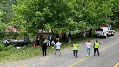 Artvin'de kamyonetin devrildiği kazada aynı aileden 4 kişi yaralandı