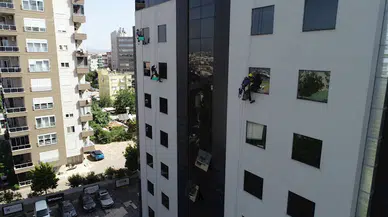 Halat ve karabinanın ucunda mesai