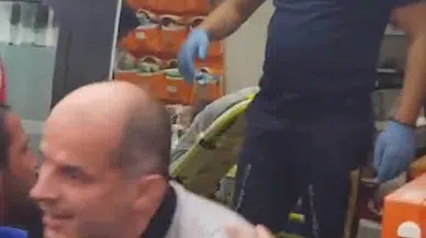 Boğuldu sandığı kızını sahile getiren cankurtarana sarıldı