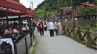 Uzungöl bayramda turistlerin gözde mekanları arasında yerini aldı