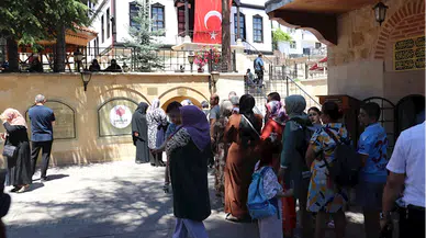 Şeyh Şaban-ı Veli Külliyesi'nde bayramın son günü yoğunluk yaşanıyor