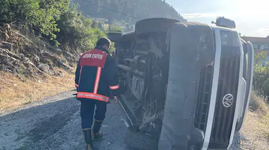 Mersin'de minibüs devrildi: 1'i ağır, 11 yaralı