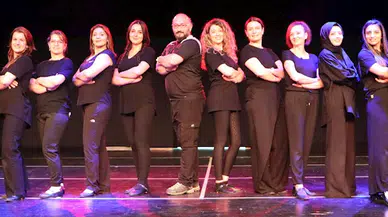 Halk oyunları ekibi kuran öğretmenlerden, provalarda siyah kıyafetlerle İsrail protestosu