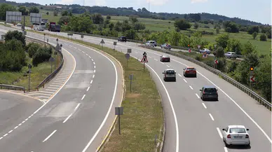 Anadolu Otoyolu'nun Düzce ve Bolu kesiminde bayram tatili dönüşü hareketliliği yaşanıyor