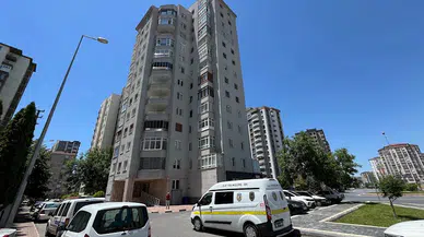 Evinde ölü bulundu