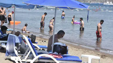 Bodrum'da bayramın 4'üncü gününde de plajlarda yoğunluk