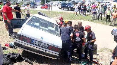 Oğulları kaza yapan baba, olay yerinde diz çöküp ağladı