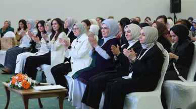 Emine Erdoğan, AK Parti'nin kadın MYK, MKYK üyeleri ve milletvekilleriyle buluştu