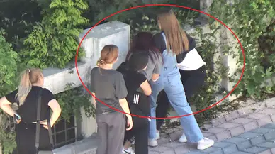 Elazığ’da 2 genç kızın kavgası kamerada