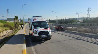 Çorum'da devrilen motosikletteki çift yaralandı