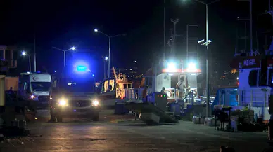 İstanbul- Kadıköy'de tekne mendireğe çarptı; 10 kişi kurtarıldı (Geniş haber)