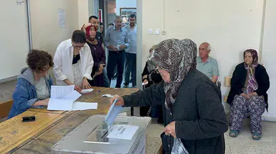 Büyükkarıştıran'da seçmenler, sandık başına gitti/ Ek fotoğraflar