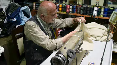 Düzce'nin emektar terzileri yarım asrı geride bıraktıkları mesleklerini severek sürdürüyor