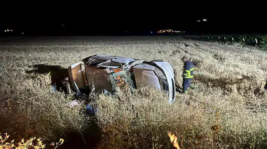 Mardin'de kontrolden çıkarak tarlaya yuvarlanan otomobildeki 3 kişi yaralandı 