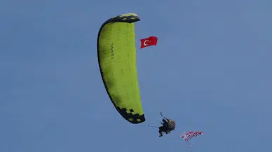 Yamaç paraşütçüleri jandarmanın kuruluşunu kutladı