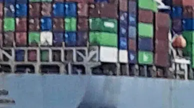 İstanbul - Ambarlı Limanı'nda yük gemisinden 28 konteyner denize düştü