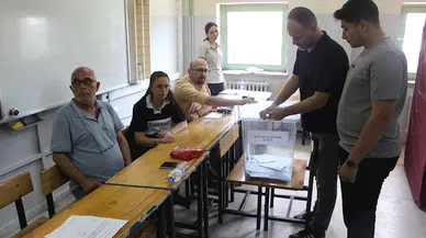 Sayılmayan oyların çöpe atıldığı mahallede muhtarlık seçimi yapılıyor; mevcut muhtar yine kazandı (2)