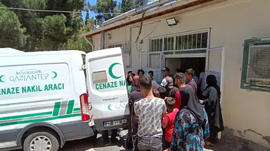 Minibüs, motosiklet ile kaldırımda yürüyenlere çarptı: 2 ölü, 6 yaralı