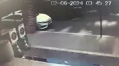 İstanbul - Küçükçekmece'de 3 katlı bina çöktü: Araçların saniyelerle kurtulduğu anlar kamerada